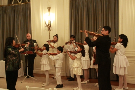 Ms. Yukako Tarumi and the Tarumi violinists