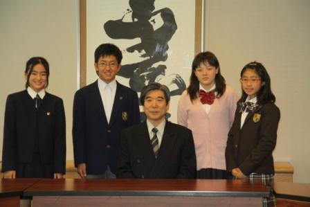 日本青年会議所少年少女国連大使団の生徒達と兒玉大使