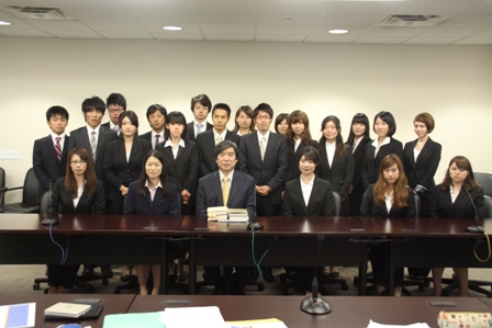 兒玉大使と関西学院大学の生徒達