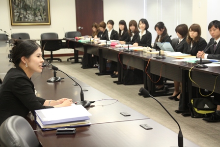 国際機関への就職について説明した矢島書記官